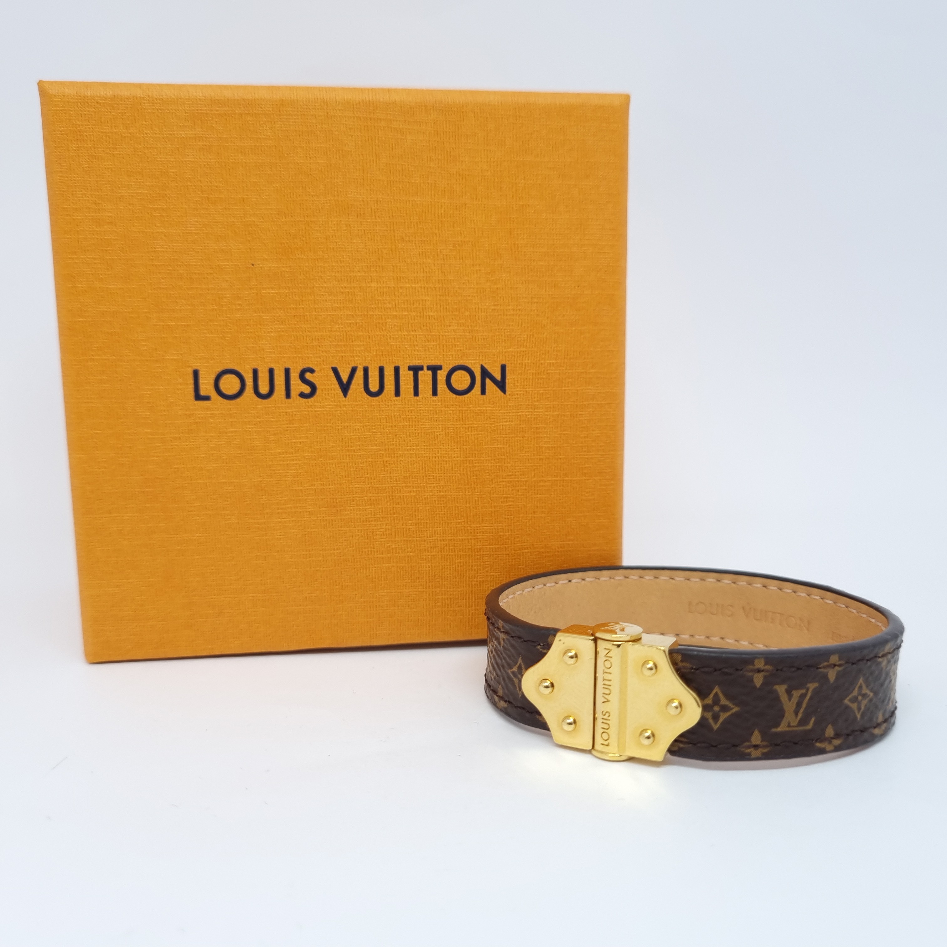 RTP $415) LOUIS VUITTON LV NANO MONOGRAM SPIRIT BRACELET, Luxury