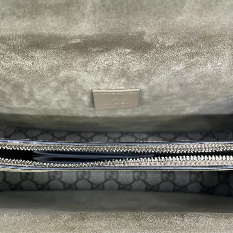 Pochette discount passeport gucci