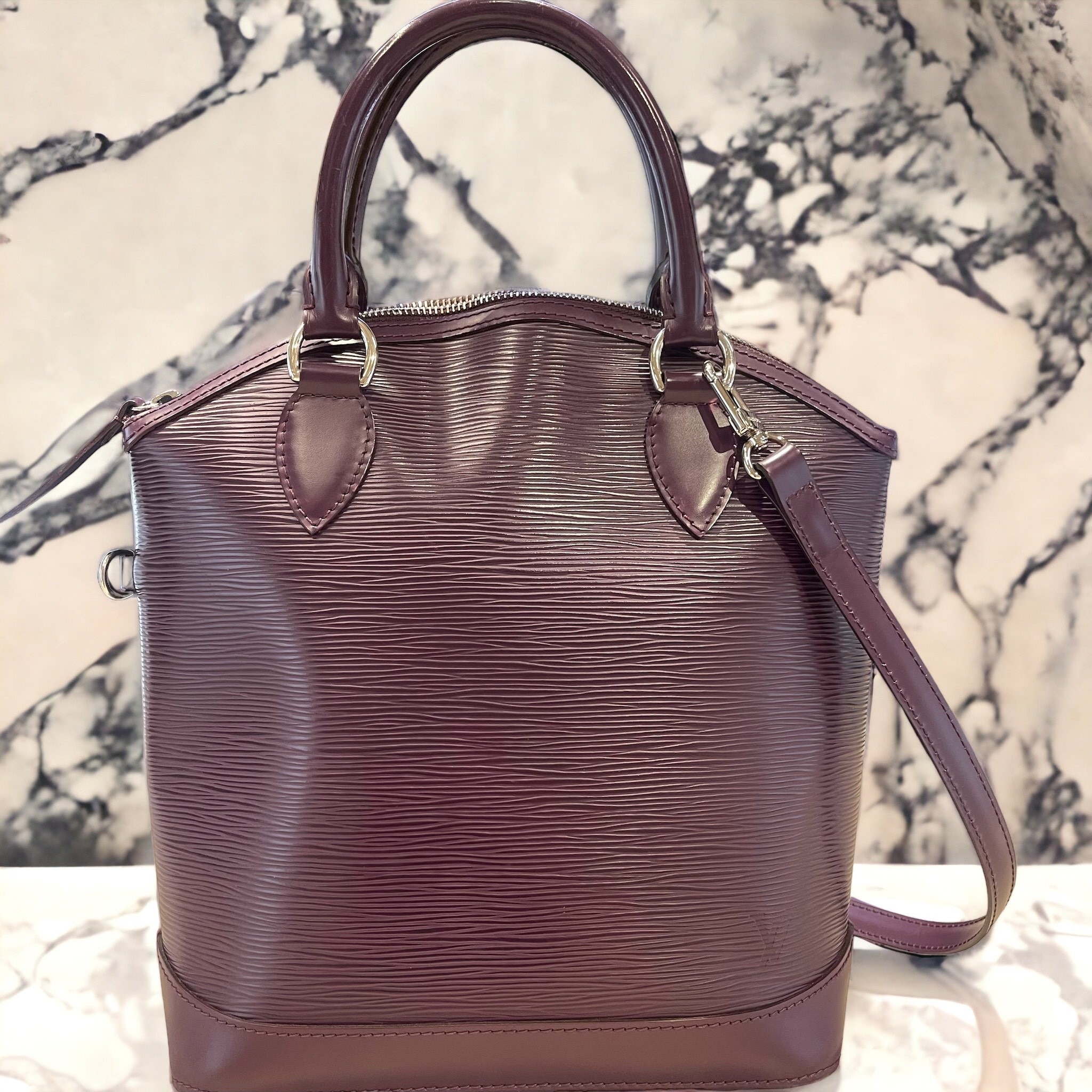 Lockit vertical leather handbag Louis Vuitton Purple in Leather