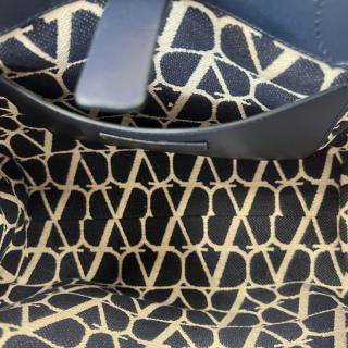 Valentino Tote Vlogo