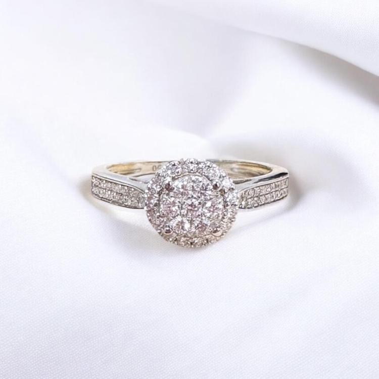 Bague Or blanc 18ct Diamants total 0.60 ct